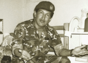 Koronel Hugo Chavez iha prizaun Yare, Venezuela, hafoin hetan kondenasaun ba prizaun tanba falla golpe, 1992.