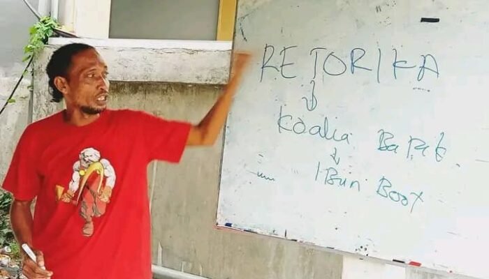Ativista estranjeiru habelar ideolojia krítiku anti-governu iha Timor-Leste, ho vistu turístiku: Kazu Safii subar iha rede polítika