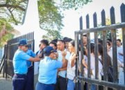 Imajen: PNTL - Komandu PNTL liu husi Ekipa Sekretariadu Rekrutamentu nian, hahu’u halo Distribuisaun Formulariu Ba Rekrutamentu Ajente Polísia Tinan 2025 iha Centro Formação Polícia (CFP).