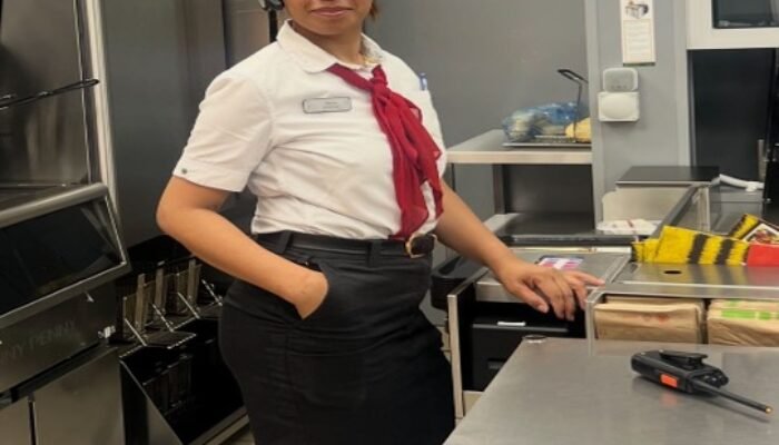 Luta tinan 12, Belina luta hasoru nia destiñu iha Inglaterra